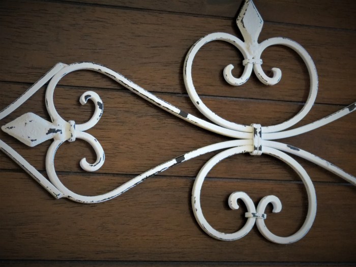 Fleur de lis metal wall decor