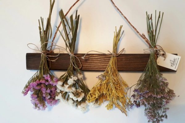 Dried floral wall decor