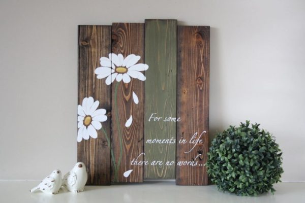 Wood pallet wall decor