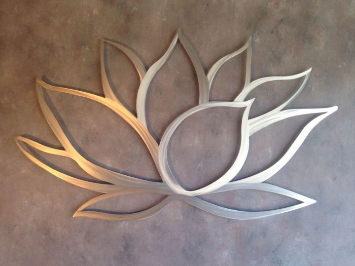 Metal bath wall decor