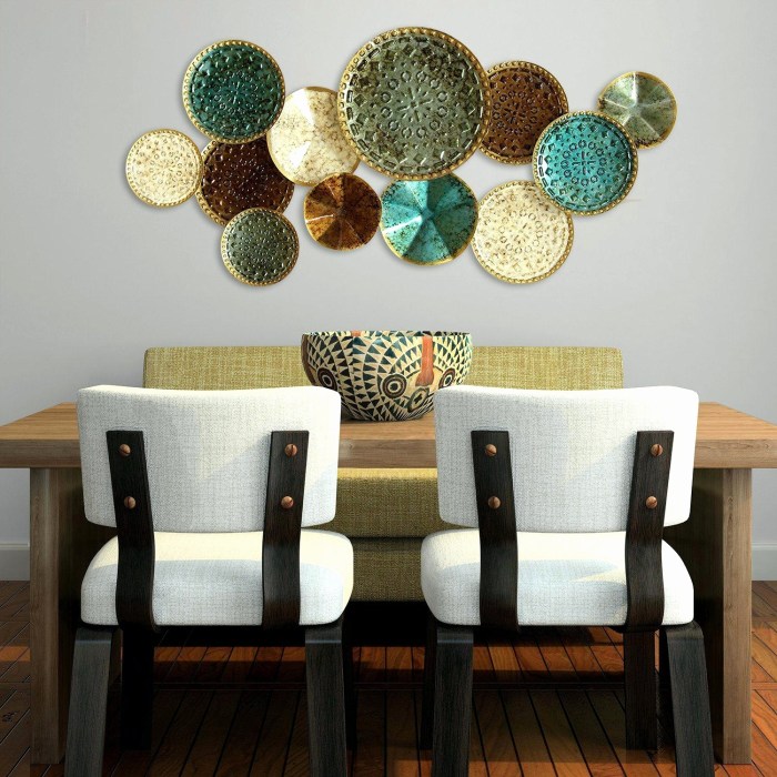 Plates on walls decor