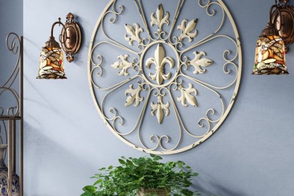 Wood scroll wall decor